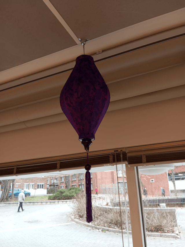 Violetti soikea lyhty - LTL1128